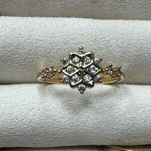 Gold and Dimond Snowflake Ring